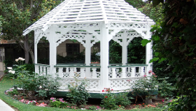 Gazeebo Garden picture